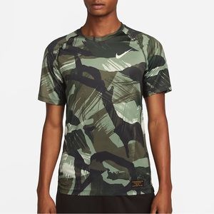 NIKE PRO DRY FIT CAMO SHORT SLEEVE TOP T-SHIRT BRAND NEW WITH TAGS MEDIUM